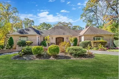 26 Sleepy Hollow Lane, Dix Hills, NY 11746 - Photo 2