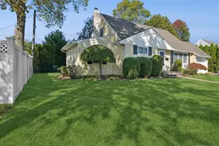 43 Briarcliff Rd, Westbury, NY 11590 - Photo 2