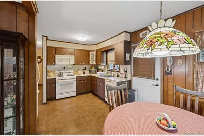 43 Briarcliff Road, Westbury, NY 11590 - Photo 8