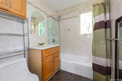 7157 Douglaston Parkway, Little Neck, NY 11362 - Photo 20