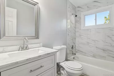 48 Center Avenue, Bay Shore, NY 11706 - Photo 12