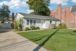 48 Center Ave, Bay Shore, NY 11706 - Photo 2