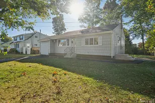 70 Heyward St, Brentwood, NY 11717 - Photo 2
