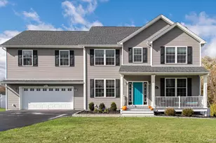 140 Stratford Dr, Poughkeepsie, NY 12603 - Photo 2