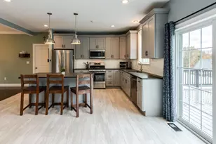 140 Stratford Dr, Poughkeepsie, NY 12603 - Photo 16