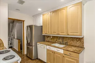 21 Vanderbilt Way, Valley Stream, NY 11581 - Photo 6