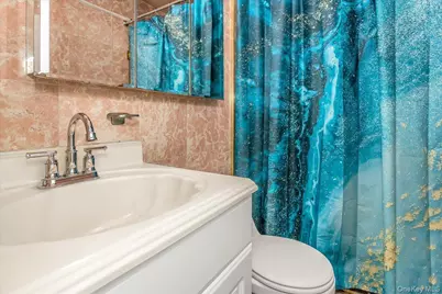 21 Vanderbilt Way #21, Valley Stream, NY 11581 - Photo 14