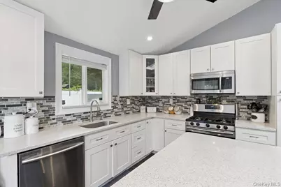 7 Pinetree Drive, Shirley, NY 11967 - Photo 6