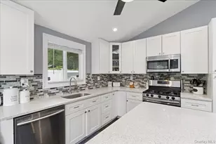 7 Pinetree Dr, Shirley, NY 11967 - Photo 6