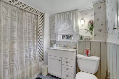 25 Sunnybrook Drive E, Oceanside, NY 11572 - Photo 24