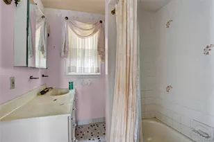 25 Sunnybrook Dr E, Oceanside, NY 11572 - Photo 28