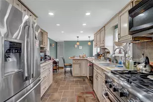 25 Sunnybrook Dr E, Oceanside, NY 11572 - Photo 16