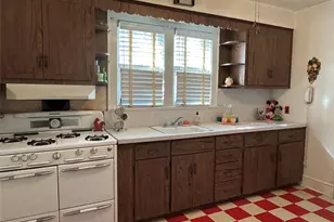 40 Lafayette Ave, Westbury, NY 11590 - Photo 2