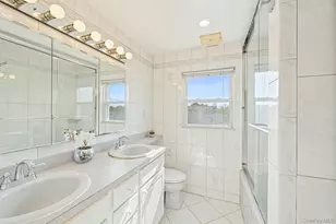 160 Bedford Ave, Merrick, NY 11566 - Photo 16