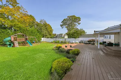160 Bedford Avenue, Merrick, NY 11566 - Photo 30