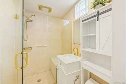 160 Bedford Avenue, Merrick, NY 11566 - Photo 32