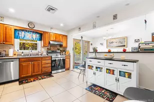 17 Tamarack Hill Dr, Poughkeepsie, NY 12603 - Photo 8