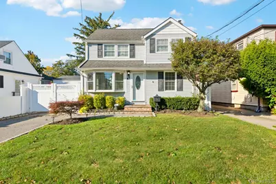 40 Elm Street, Hicksville, NY 11801 - Photo 2