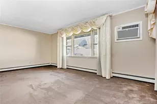 44 Sparrow Ln, Levittown, NY 11756 - Photo 8