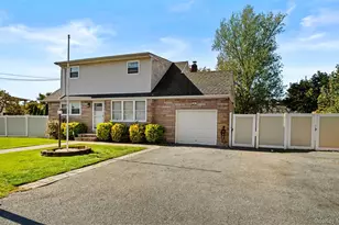 1796 Wells Dr, Bay Shore, NY 11706 - Photo 2