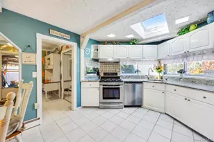 23 Longstreet Dr, Lake Grove, NY 11755 - Photo 6