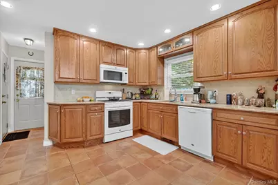 25 Avondale Road, Yonkers, NY 10710 - Photo 18