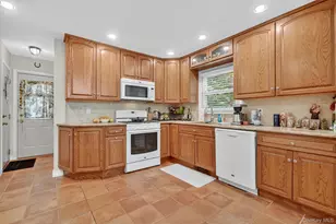 25 Avondale Rd, Yonkers, NY 10710 - Photo 18