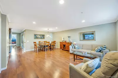 17 Hunter Drive, Central Islip, NY 11722 - Photo 4