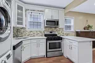 104-37 205th Pl, Jamaica, NY 11412 - Photo 8