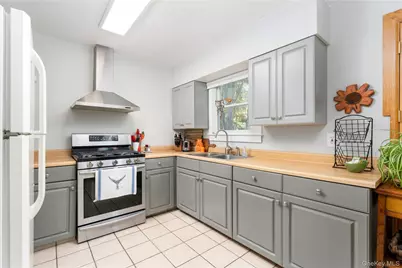 8 Foxboro Road, Hampton Bays, NY 11946 - Photo 16