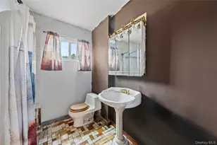 99 Brooklyn Ave, West Babylon, NY 11704 - Photo 10