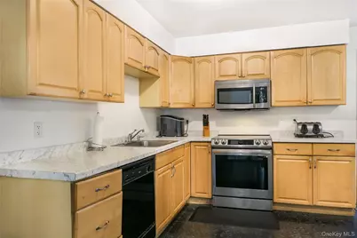 34 Wards Lane, Bellport, NY 11713 - Photo 8