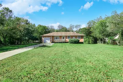 34 Wards Lane, Bellport, NY 11713 - Photo 2