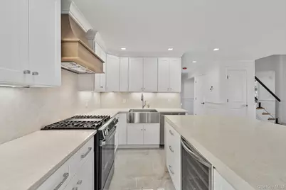 33 6th Avenue, Massapequa Park, NY 11762 - Photo 12