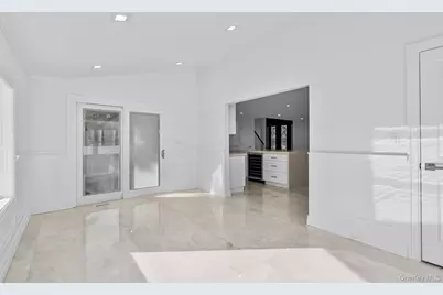 33 6th Avenue, Massapequa Park, NY 11762 - Photo 18