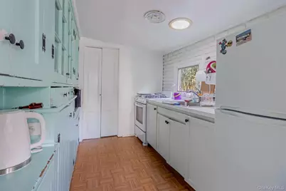 48920 Route 25, Southold, NY 11971 - Photo 6