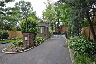 45 Kristin Ln, Hauppauge, NY 11788 - Photo 2