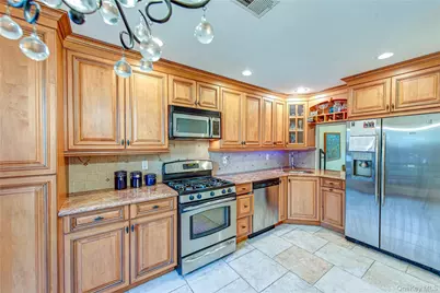 45 Kristin Lane, Hauppauge, NY 11788 - Photo 6