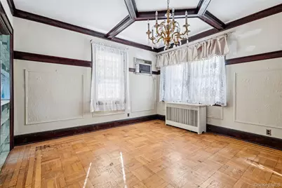 4607 Concord Avenue, Great Neck, NY 11020 - Photo 4