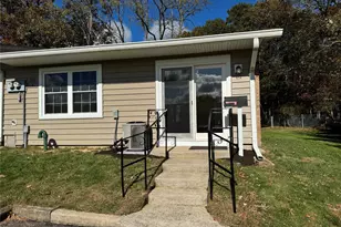 280 Berwick Ct, Ridge, NY 11961 - Photo 2