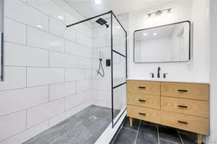 21 Van Brunt Rd, New York, NY 11693 - Photo 10