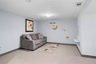 9 Riviera Pkwy, Lindenhurst, NY 11757 - Photo 14