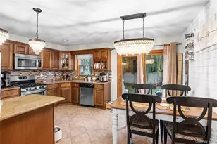 9 Riviera Pkwy, Lindenhurst, NY 11757 - Photo 4