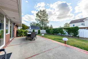 2860 Lenox Rd, Oceanside, NY 11572 - Photo 26