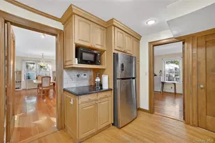 10 Edna St, White Plains, NY 10606 - Photo 16