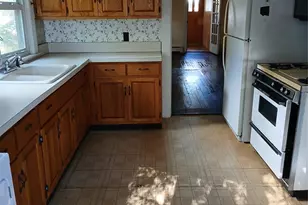 8 Woodburn St, Patchogue, NY 11772 - Photo 8
