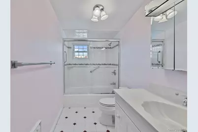 29 Summit Avenue, Lynbrook, NY 11563 - Photo 24