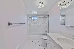 29 Summit Ave, Lynbrook, NY 11563 - Photo 24