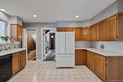 29 Summit Avenue, Lynbrook, NY 11563 - Photo 10