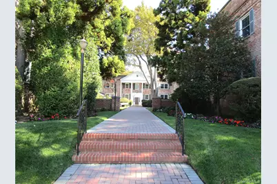 43 N Forest Avenue #C-23, Rockville Centre, NY 11570 - Photo 2